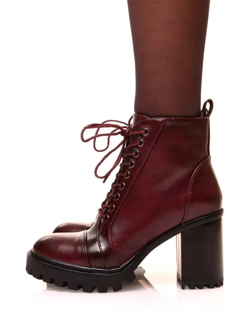 Bottines bordeaux à talons et à lacets