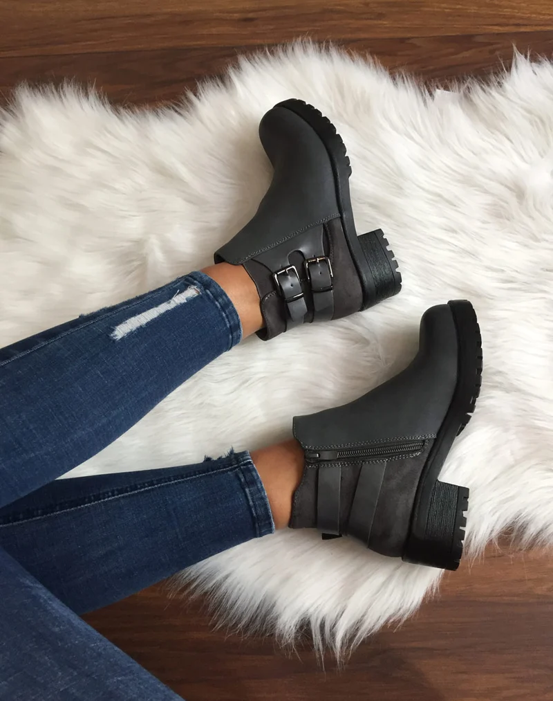Bottines grises à semelle crantée