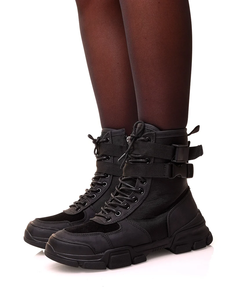 Bottines montantes noires à sangles et à lacets