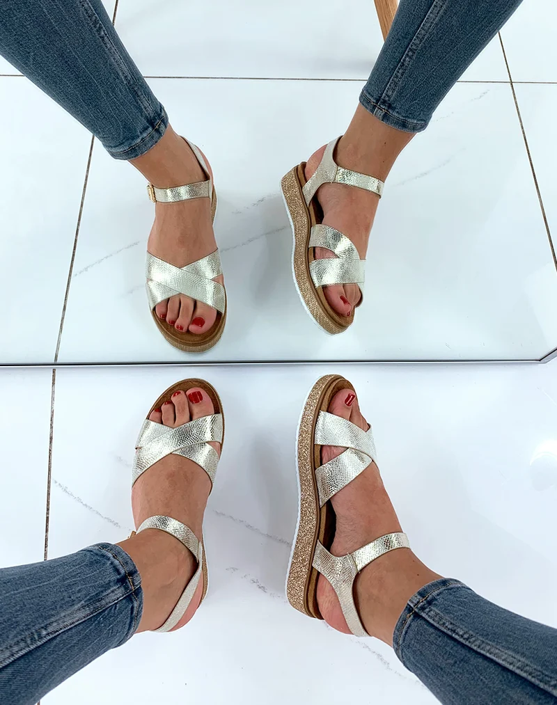 Nu-pieds dorées peau de serpent