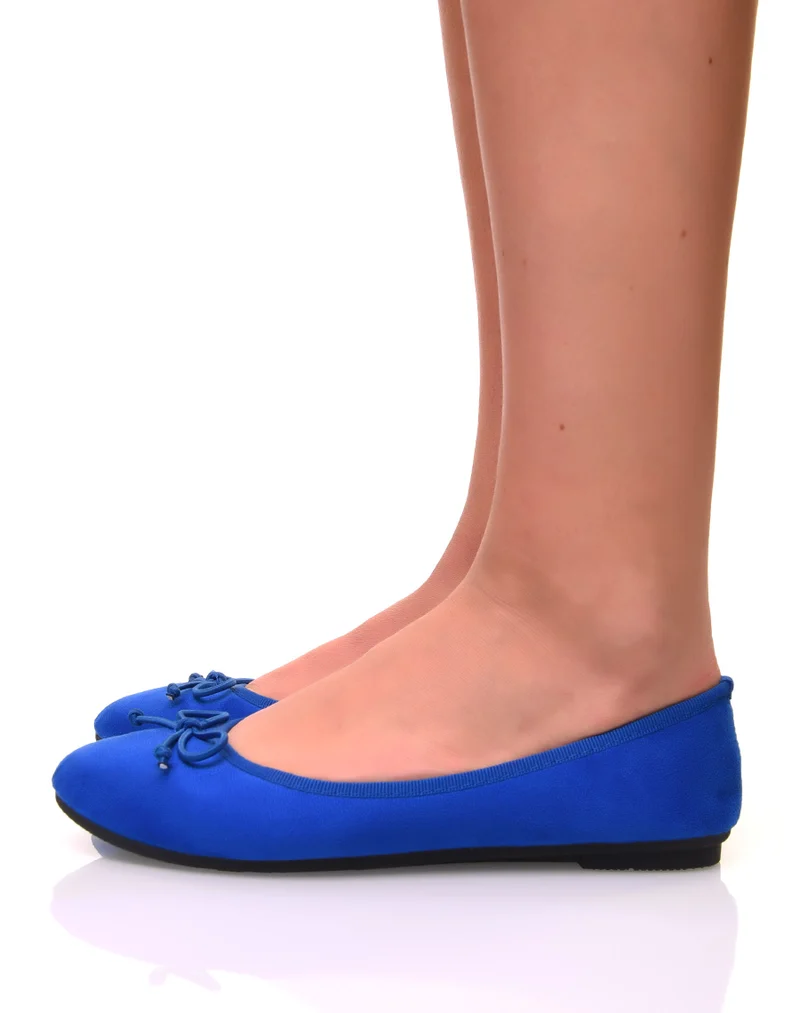Ballerines bleues claires en suédine à petits noeuds