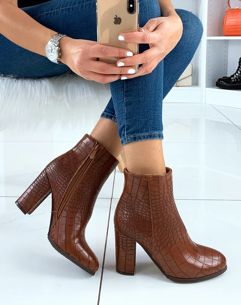 Bottines à talon effet croco camel à bout rond