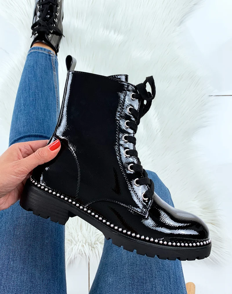 Bottines vernies noires montantes à clous