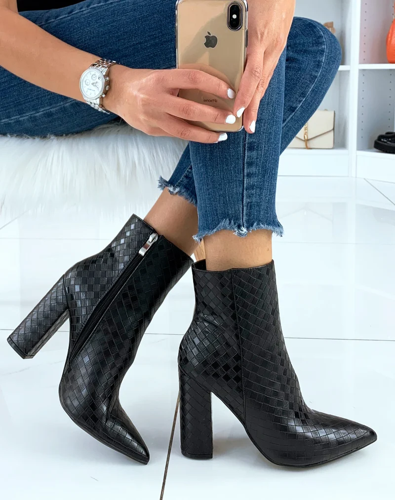 Bottines à talon noires et à bout pointu