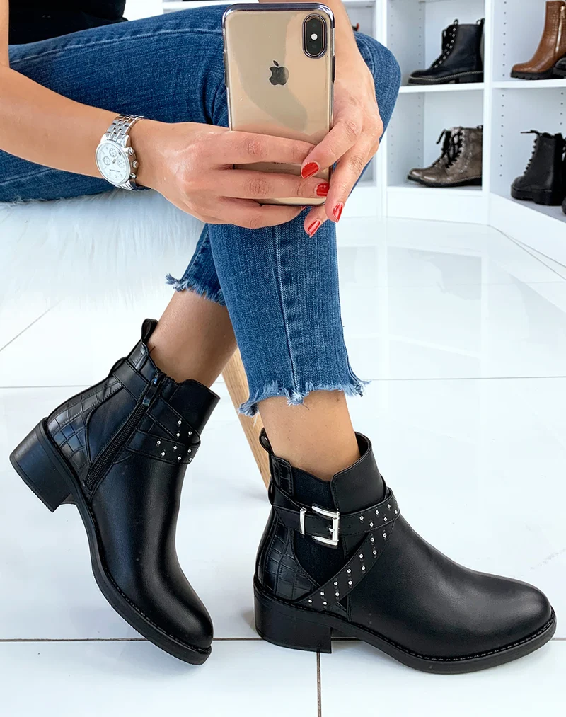 Bottines basses noires à clous