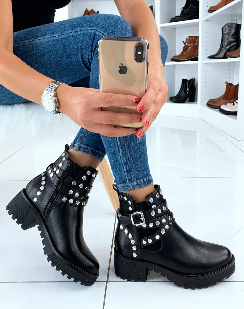 Bottines noires cloutées