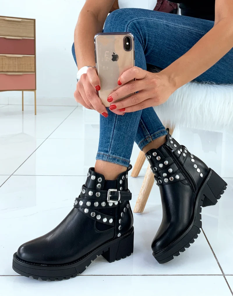 Bottines noires cloutées