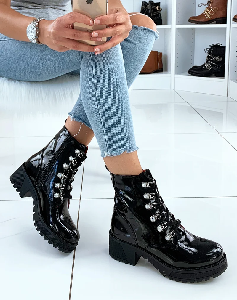 Bottines noir vernis à gros bijoux