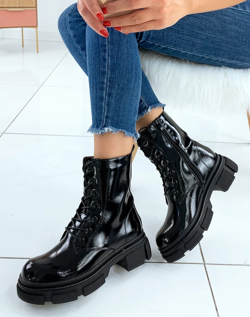 Bottines vernies noires montante à lacet fin