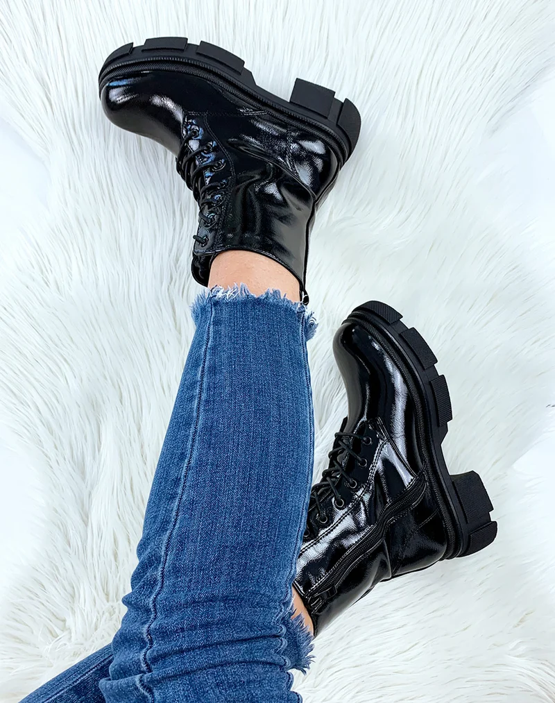 Bottines vernies noires montante à lacet fin