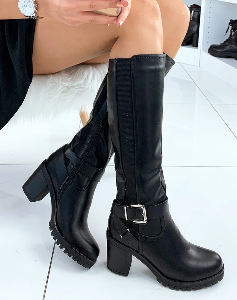 Bottes noires à talons et à semelle crantée