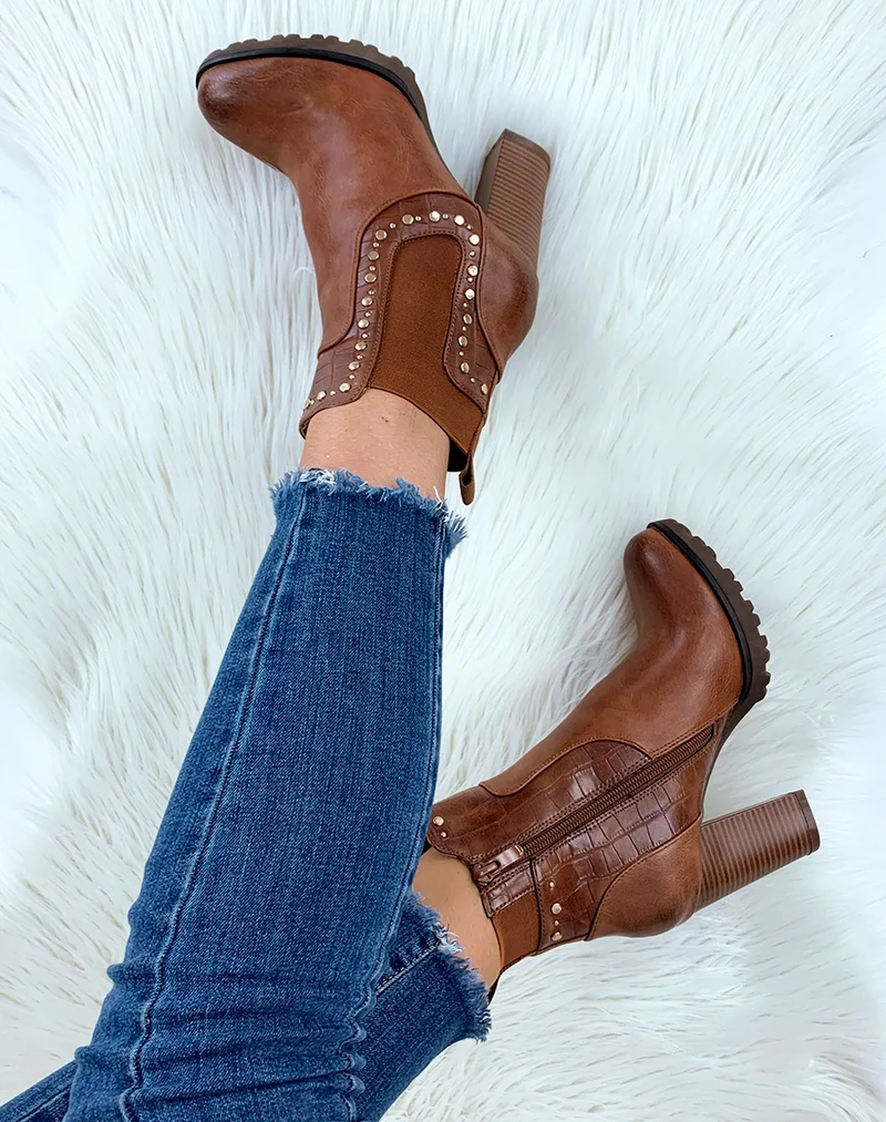 Bottines camel à clou et talon