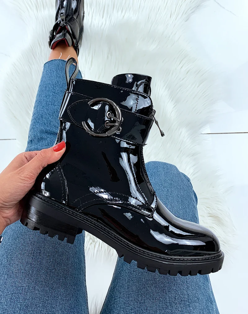 Bottines vernies noires montante croco à détail boucle