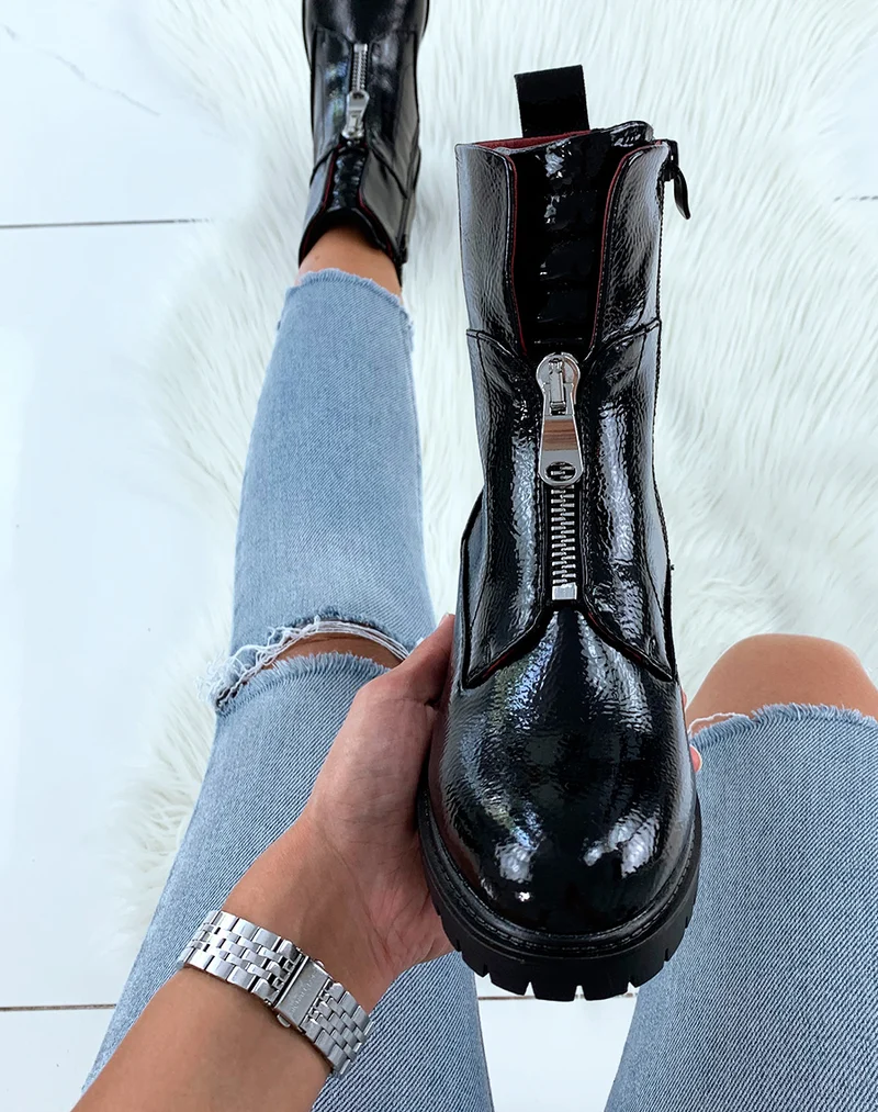 Bottines noires vernis à languette matelassé