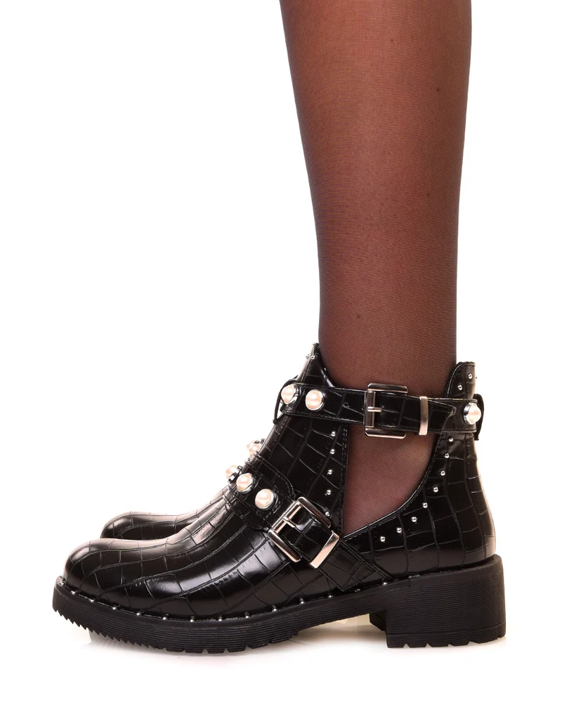 Bottines noires effet croco ajourées