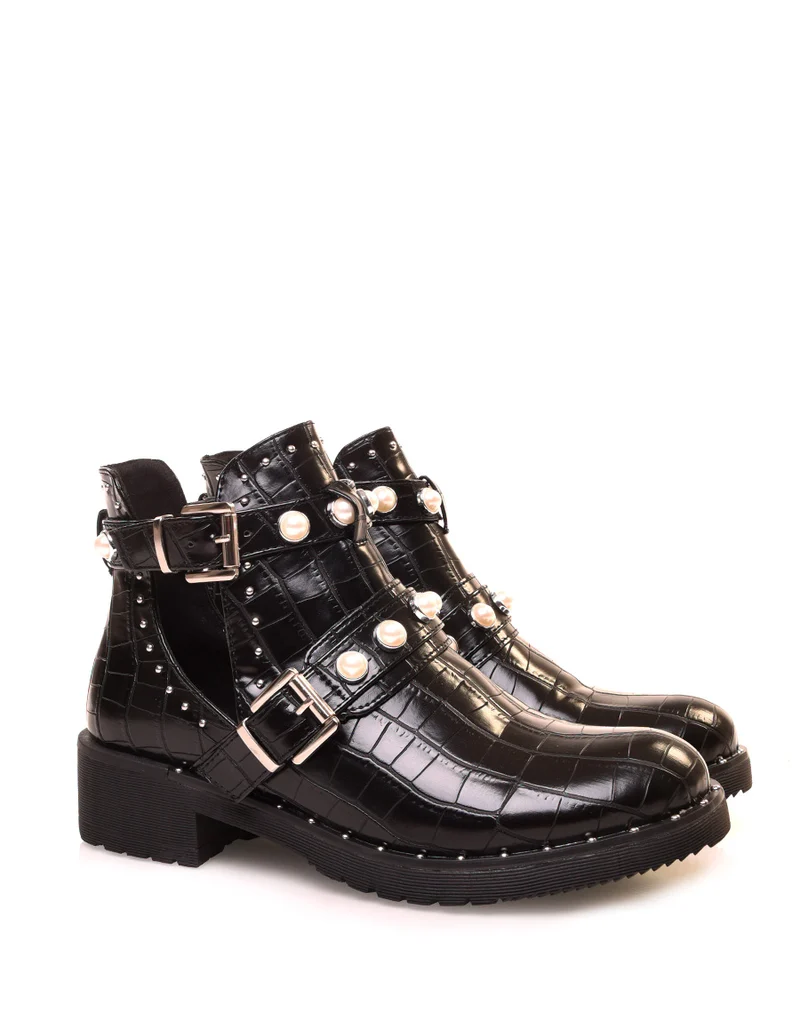 Bottines noires effet croco ajourées