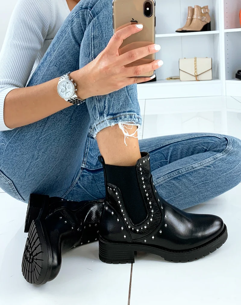 Bottines noires ornées de clous