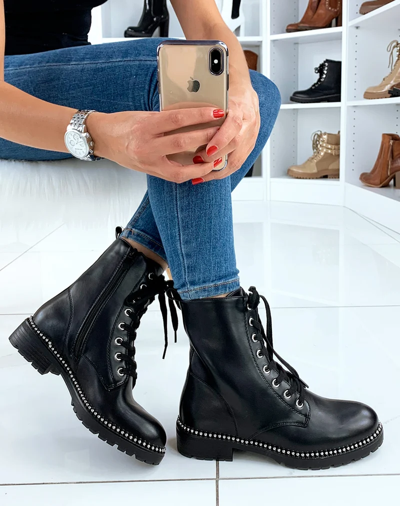 Bottines noires montantes à clous