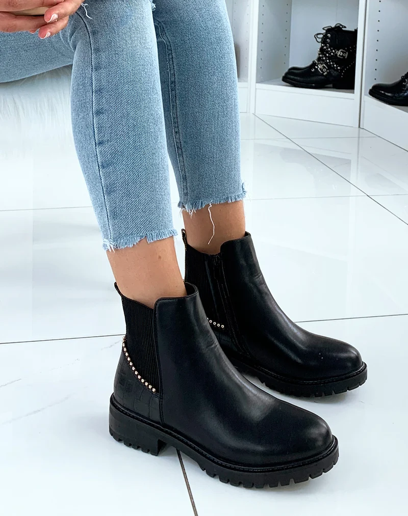 Bottines noires bi-matières à fermeture et détails clous dorés
