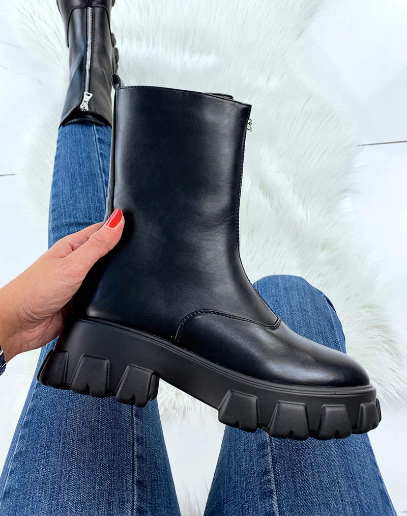 Bottines hautes noires à semelle épaisse crantée