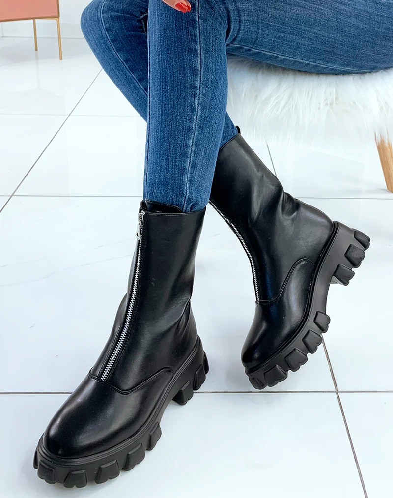 Bottines hautes noires à semelle épaisse crantée