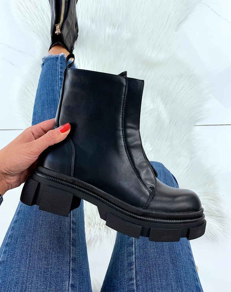 Bottines hautes noires à détail dorés