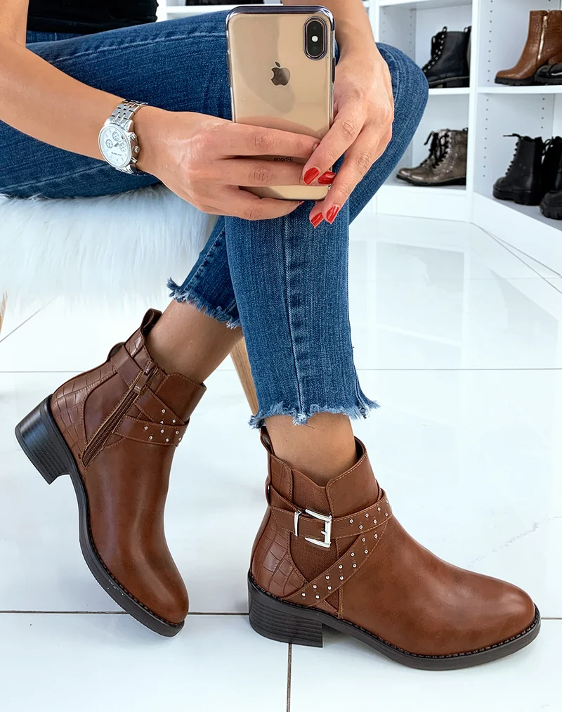 Bottines basses camel à clous