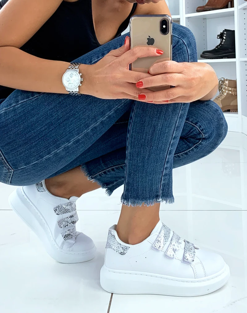 Baskets blanches avec scratchs à plateforme