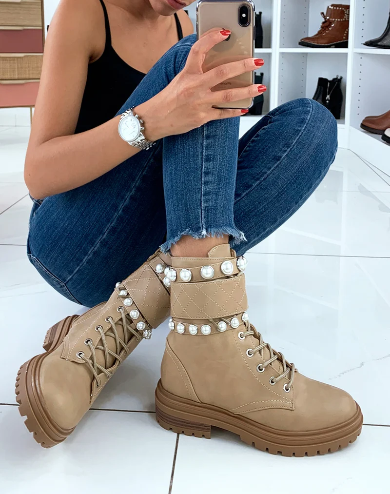 Bottines montantes beiges à perles