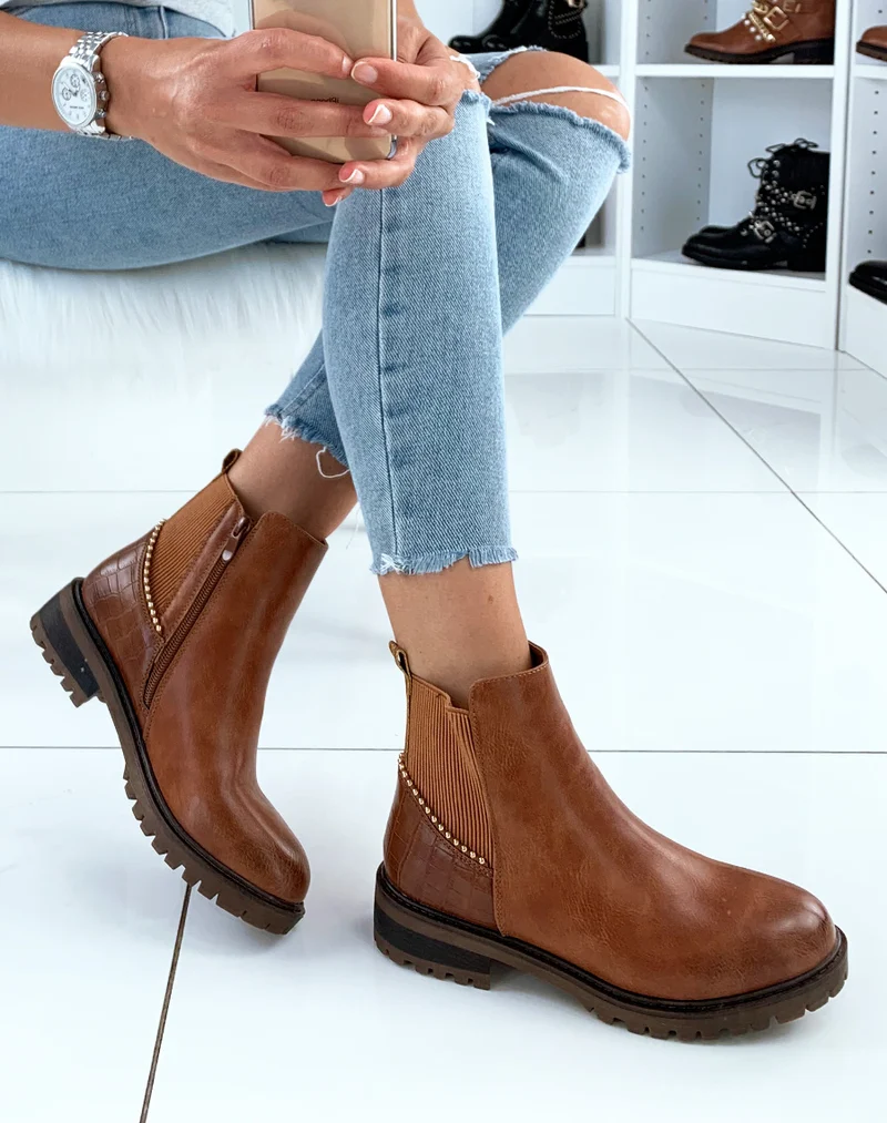 Bottines camel bi-matières à fermeture et détails clous dorés
