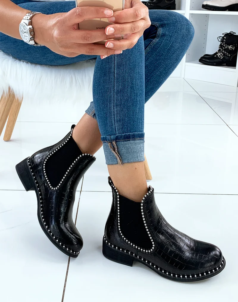 Bottines noires effet croco et perle d?ornement argent