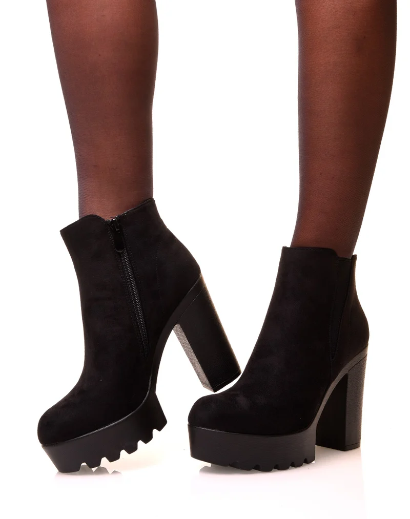 Bottines noires en suédine à talons et élastique échancré