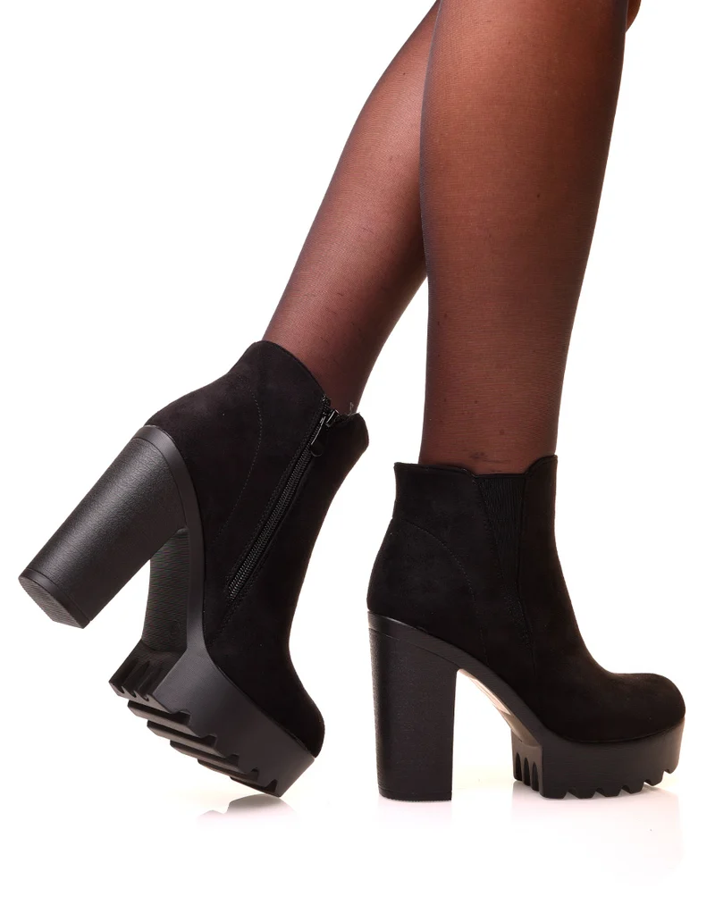 Bottines noires en suédine à talons et élastique échancré