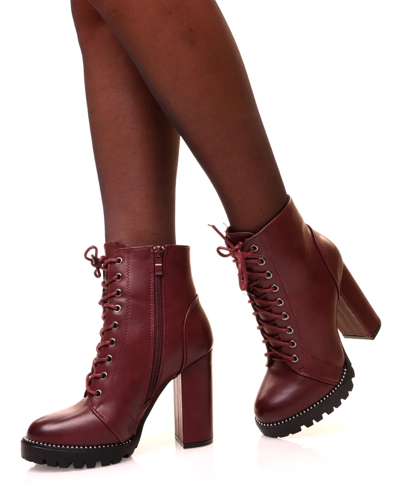 Bottines bordeaux à talons et à détails perles