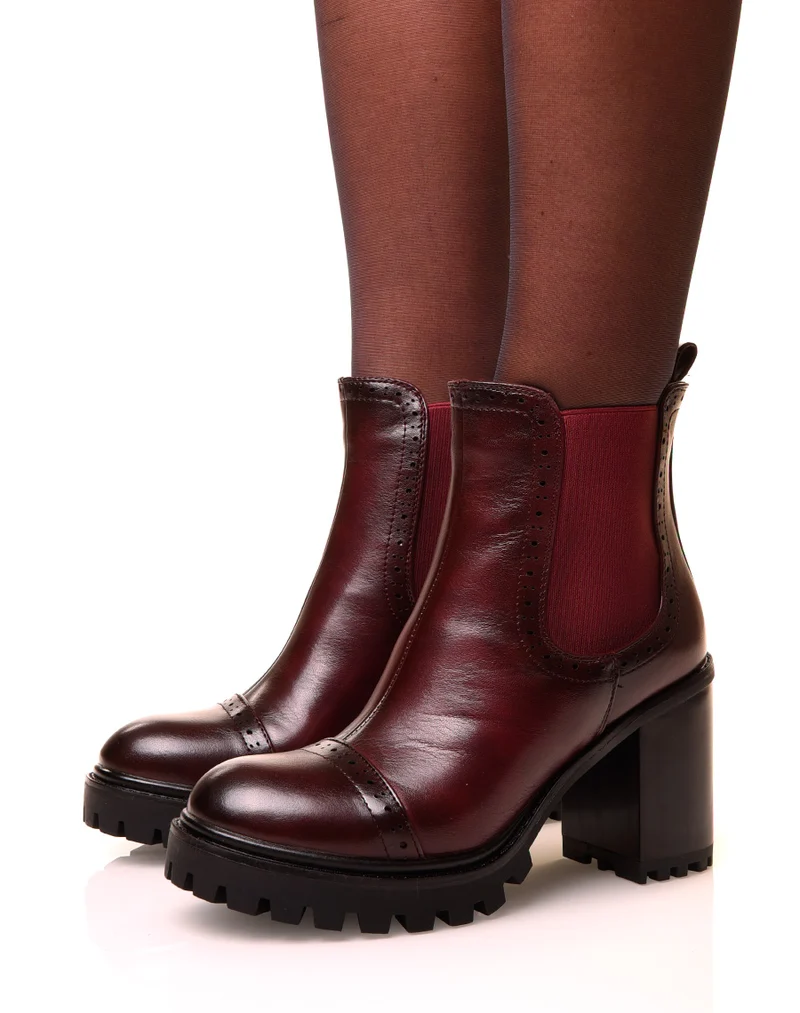 Bottines marrons à talons carrés et à semelles crantées