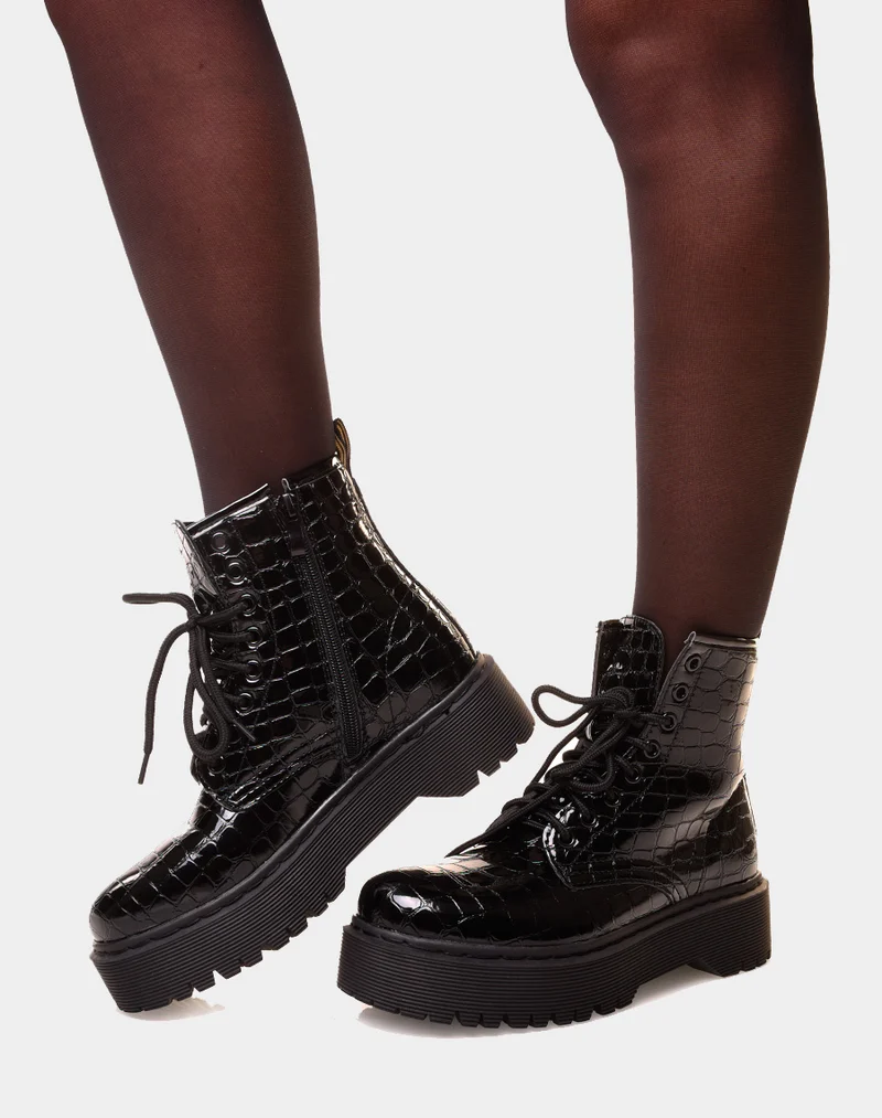Bottines montantes noires vernies effet croco à grosse plateforme