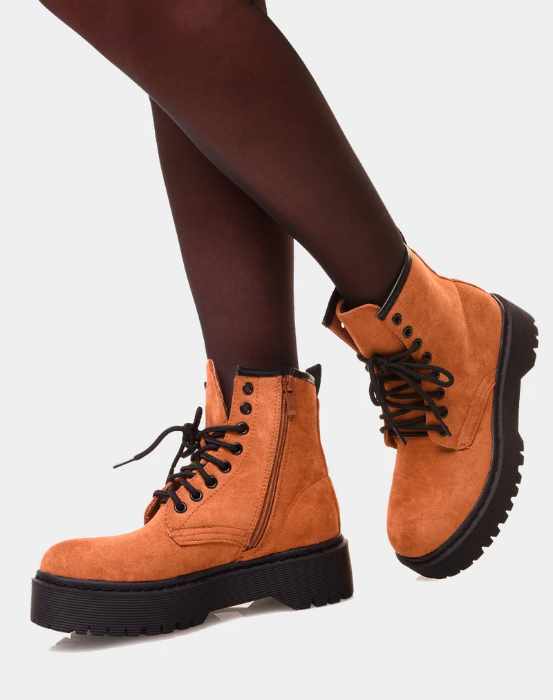 Bottines montantes camel en suédine à grosse plateforme