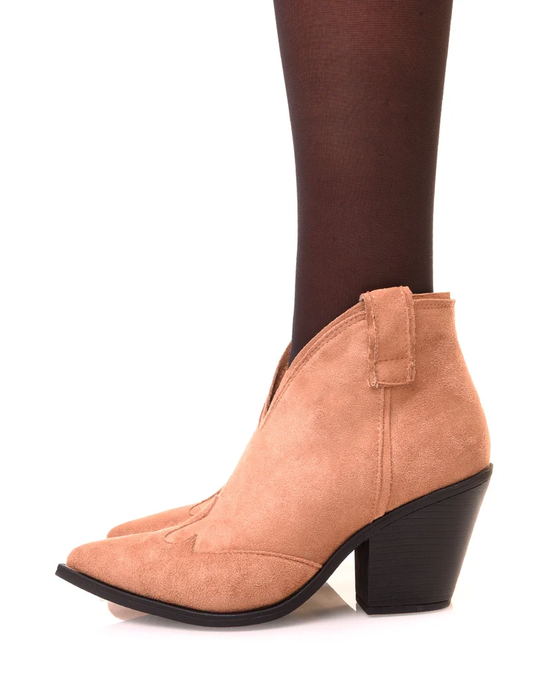 Bottines beiges en suédine à bout pointu et à talon biseauté