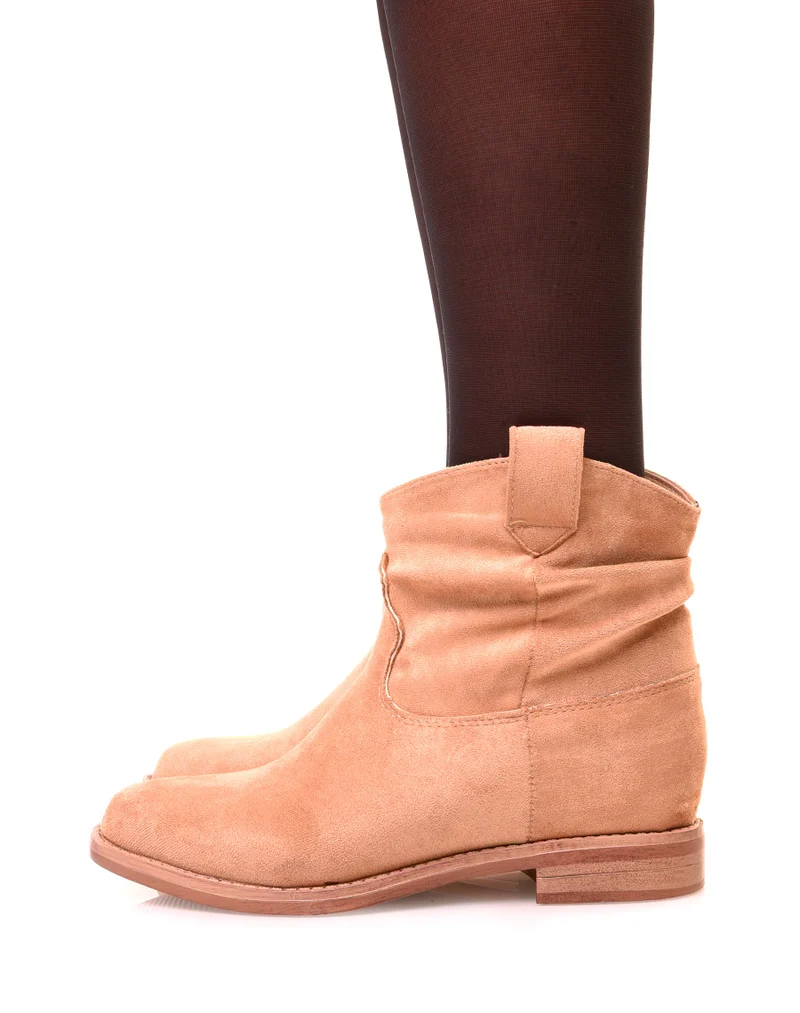 Bottines basses beiges en suédine plissée