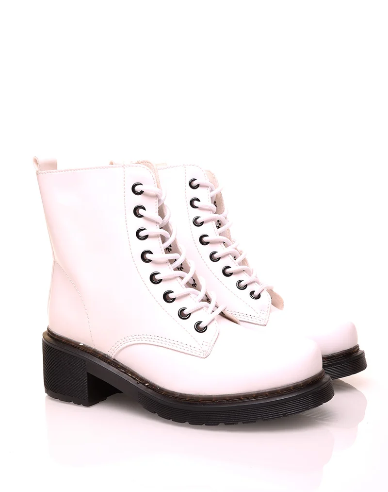 Bottines montantes blanches à lacets