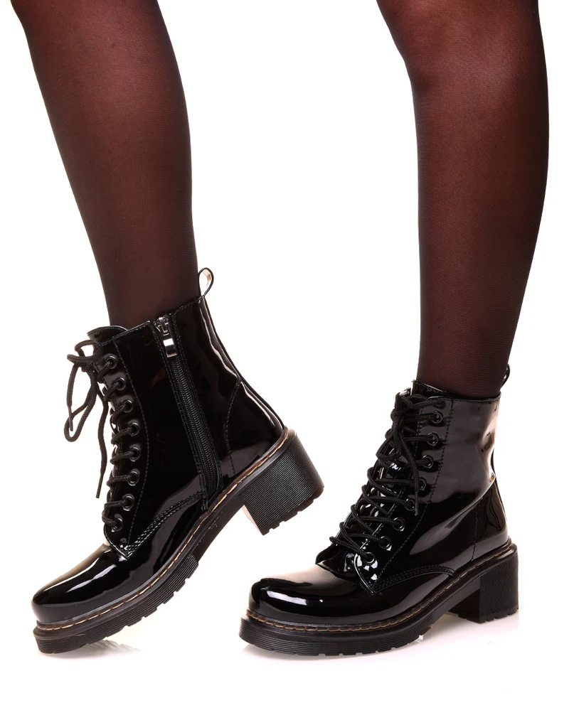 Bottines montantes noires vernies à lacets