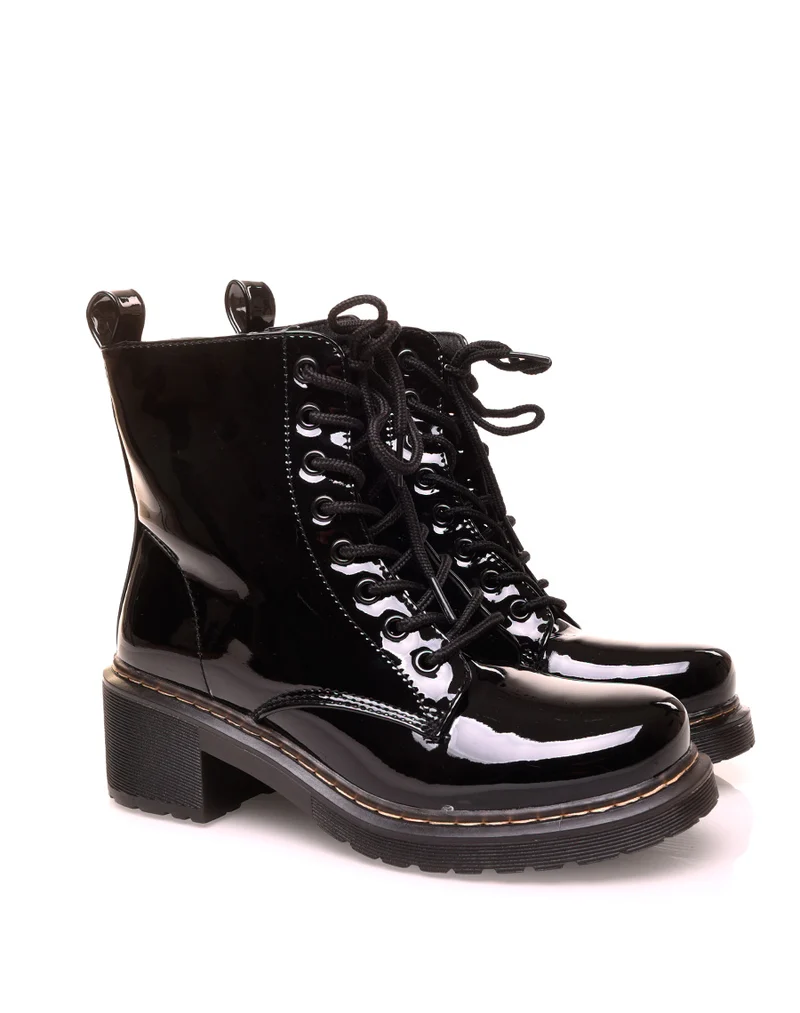 Bottines montantes noires vernies à lacets