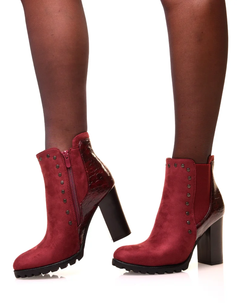 Bottines bordeaux à talons bi-matières et à détails cloutés