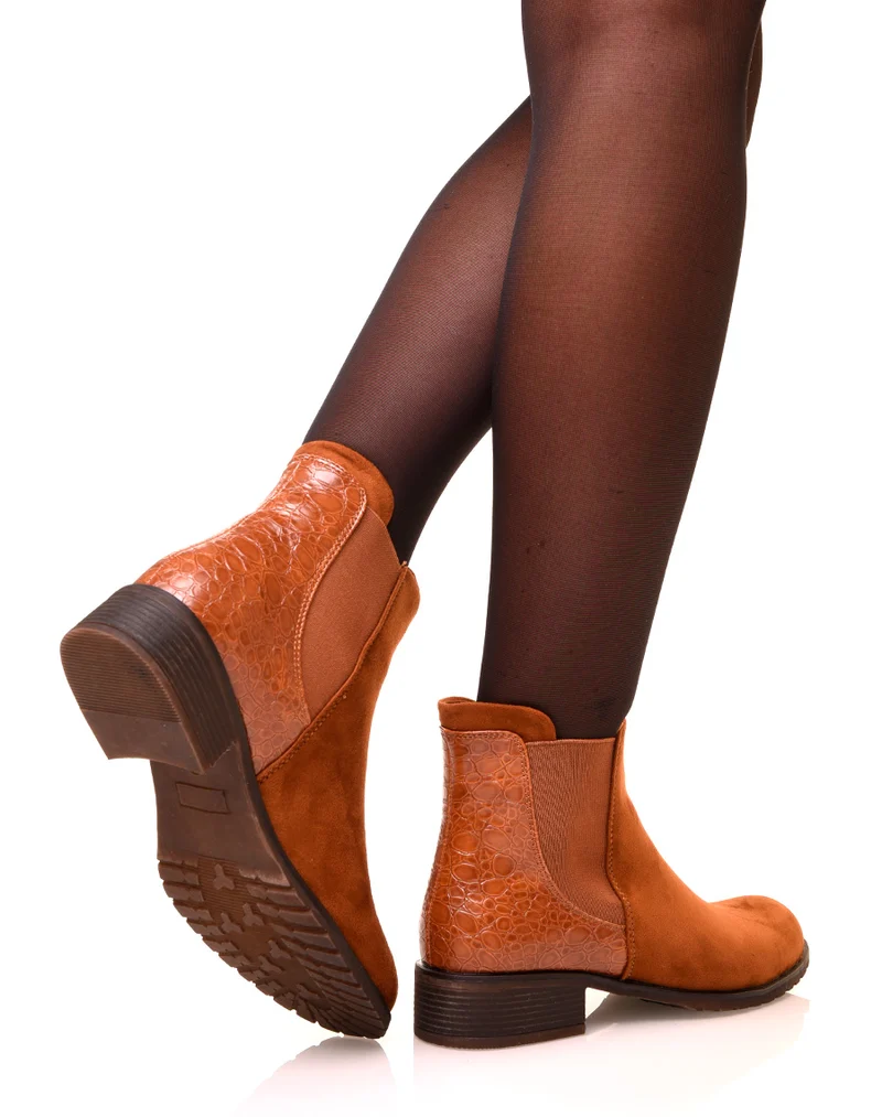 Bottines en suédine camelles à effet croco