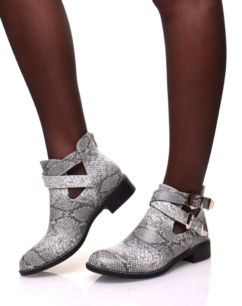 Bottines ajourées effet python perlées de clous sur la semelle
