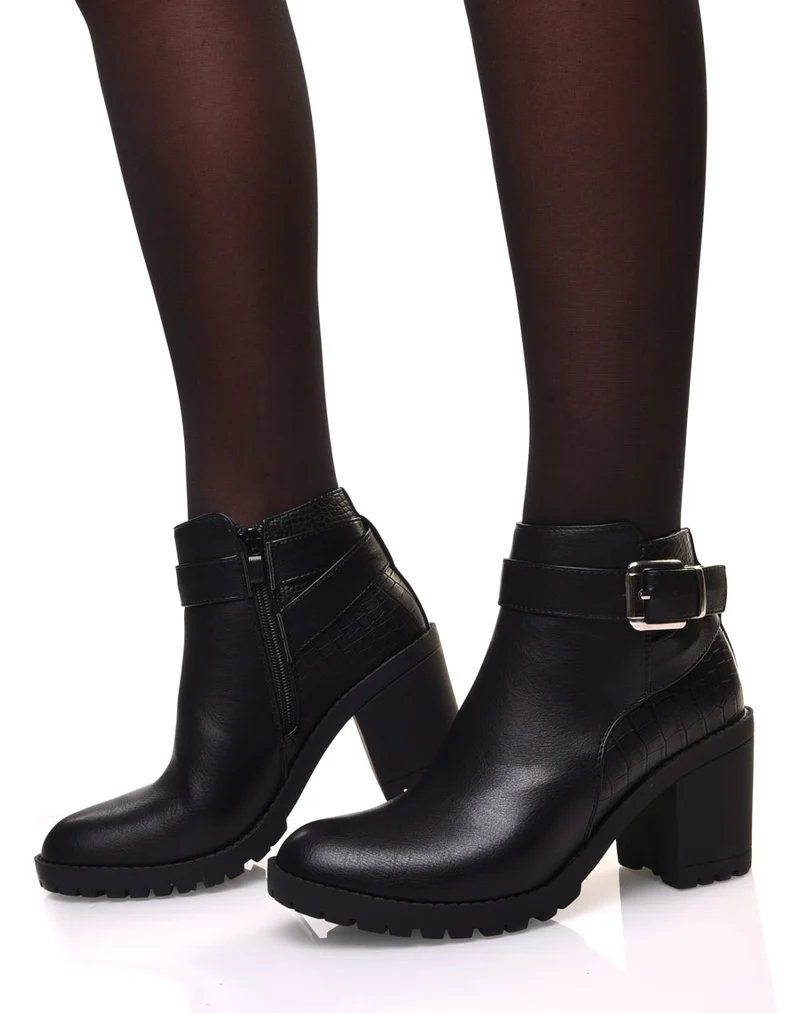 Bottines noires à talon et détails croco