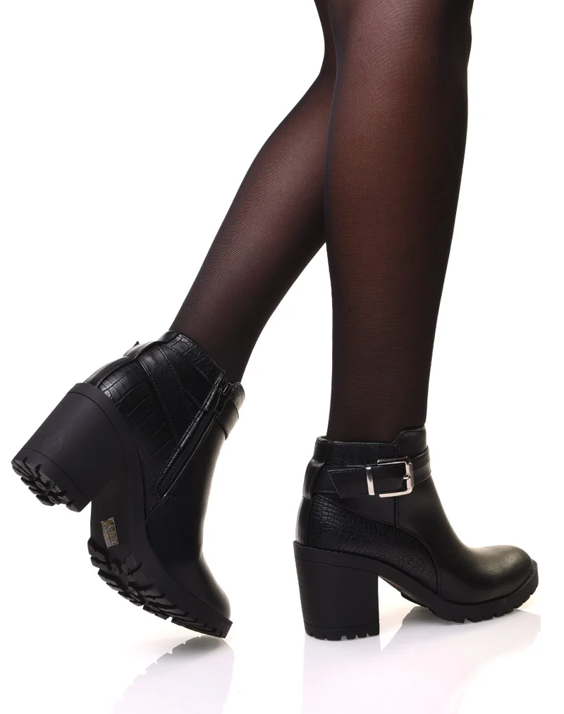 Bottines noires à talon et détails croco