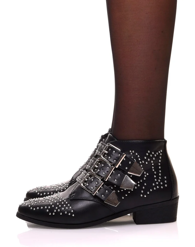 Bottines plates noires entièrement cloutées