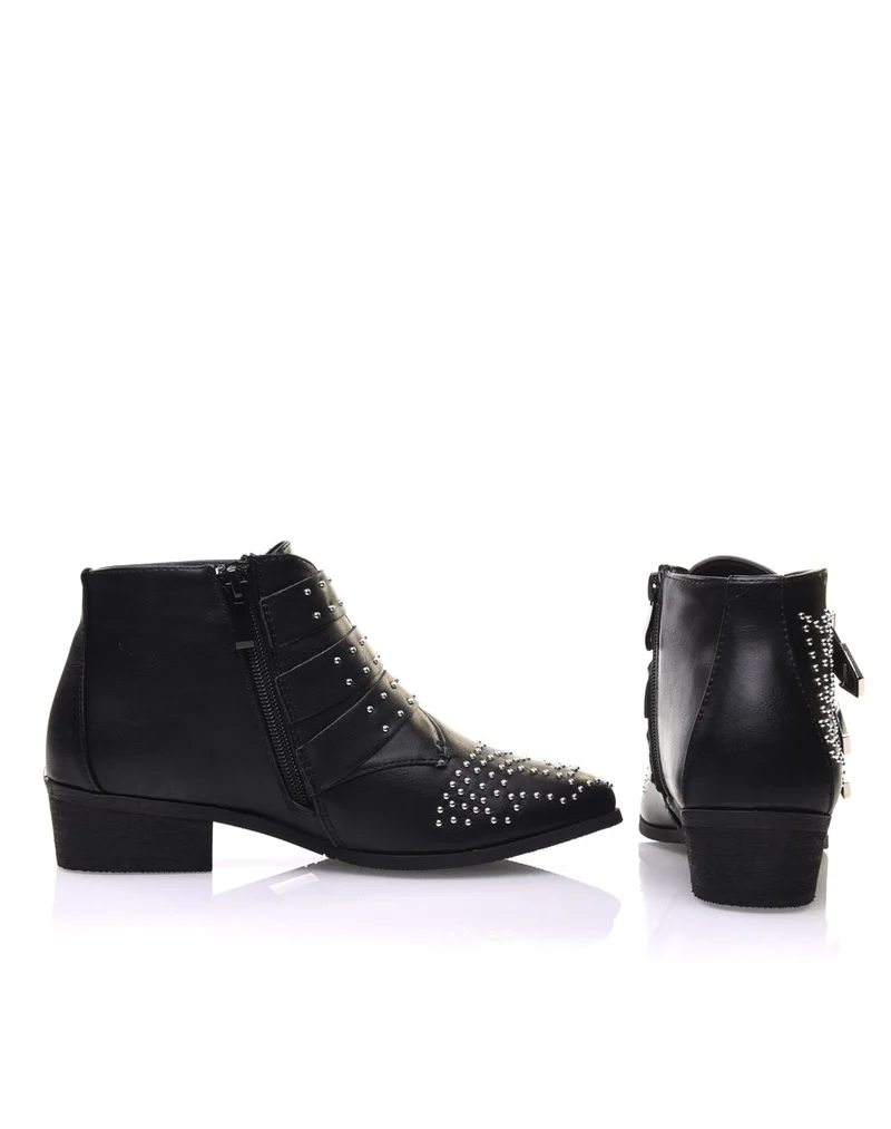 Bottines plates noires entièrement cloutées