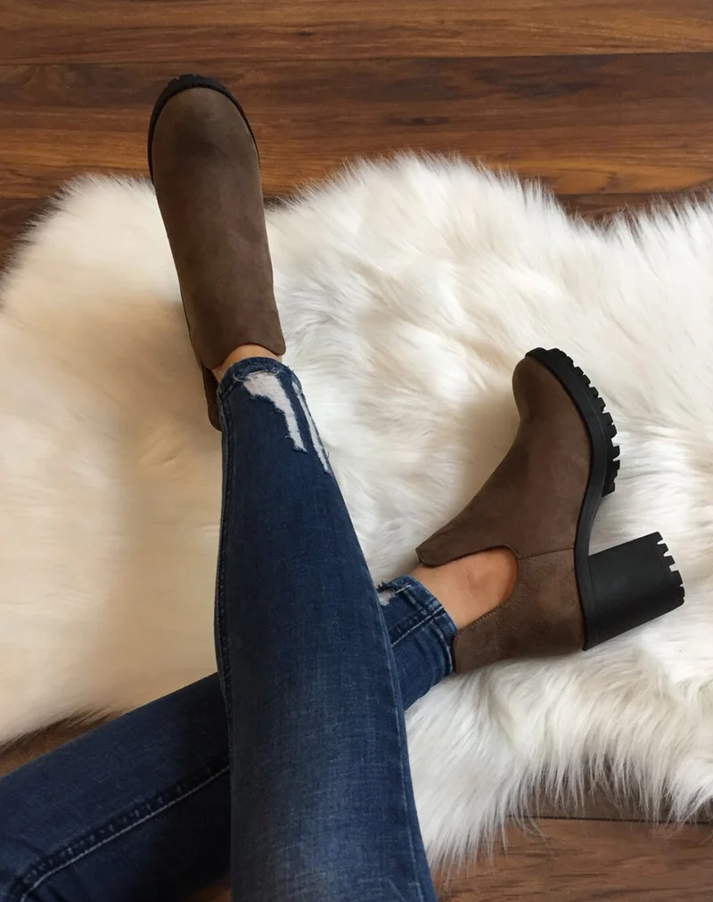 Bottines taupes ajourées et semelle crantée